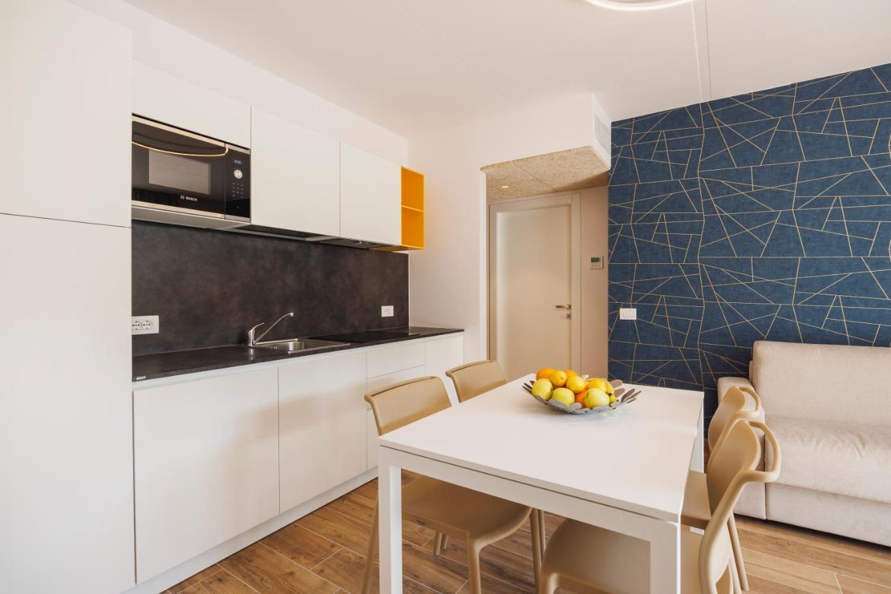 Lake Side Suites Riva del Garda Bagian luar foto