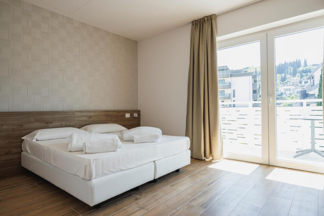 Lake Side Suites Riva del Garda Bagian luar foto
