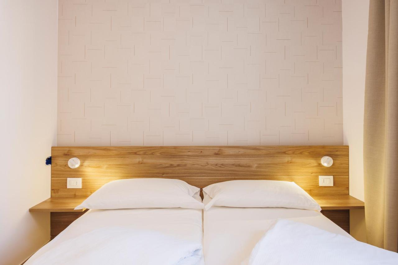 Lake Side Suites Riva del Garda Bagian luar foto