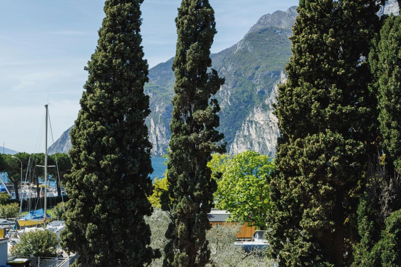 Lake Side Suites Riva del Garda Bagian luar foto