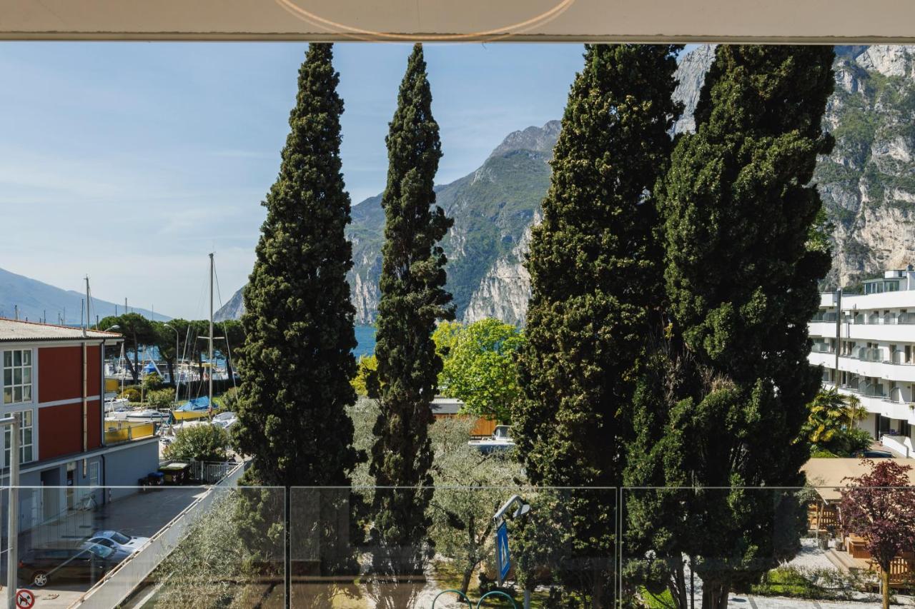 Lake Side Suites Riva del Garda Bagian luar foto