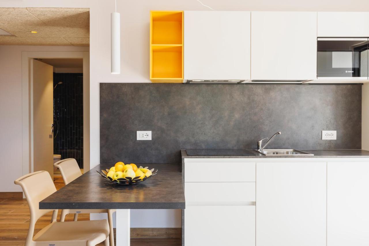 Lake Side Suites Riva del Garda Bagian luar foto