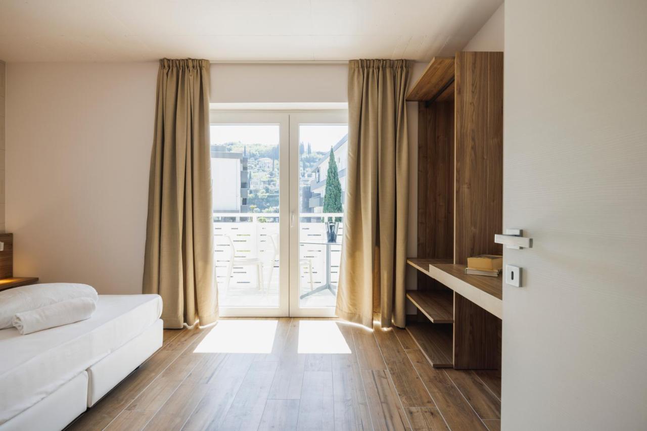 Lake Side Suites Riva del Garda Bagian luar foto