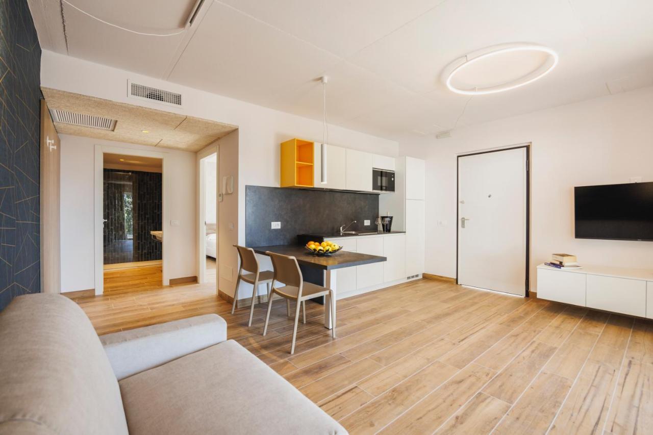 Lake Side Suites Riva del Garda Bagian luar foto