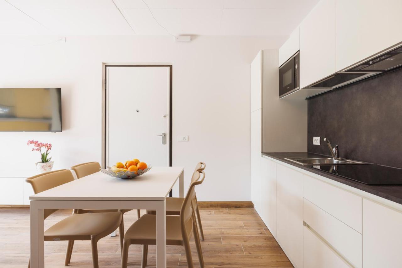 Lake Side Suites Riva del Garda Bagian luar foto