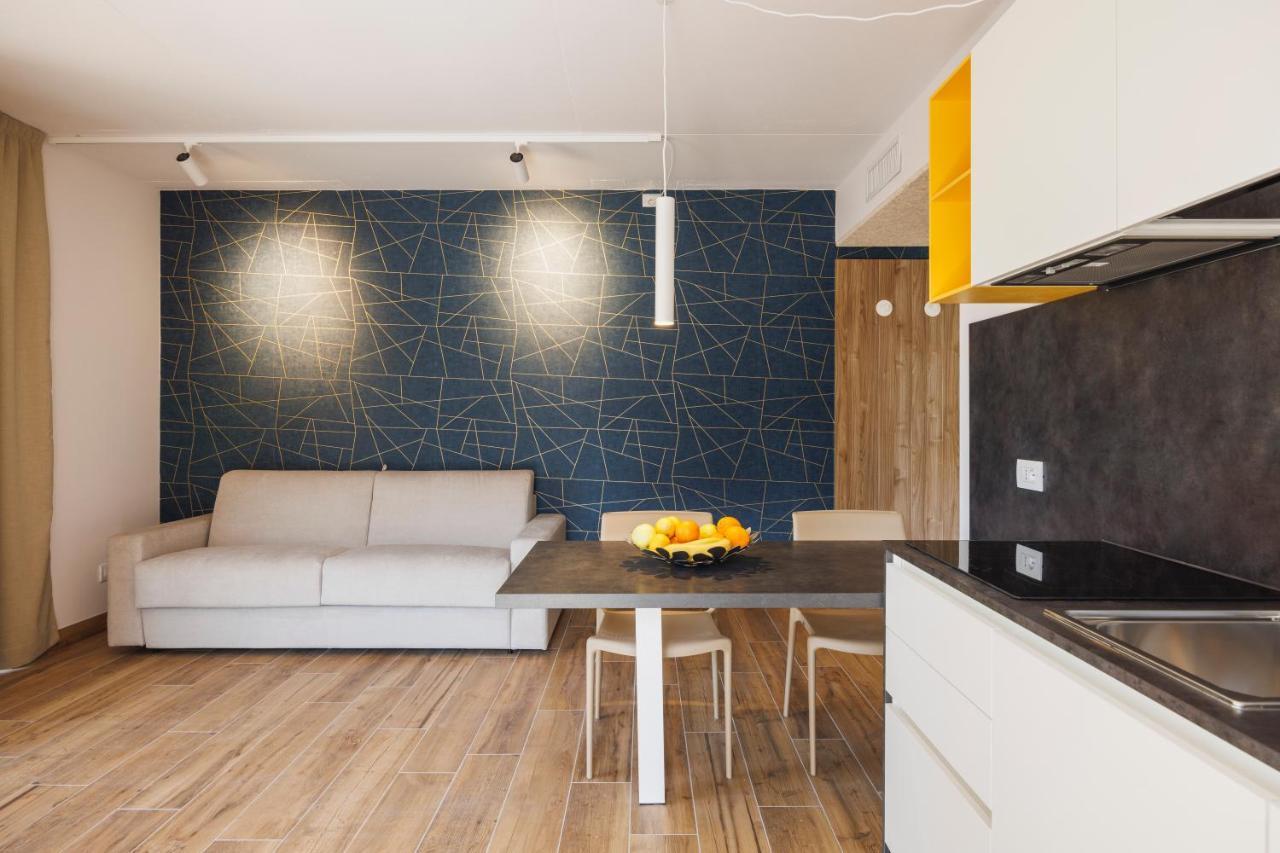 Lake Side Suites Riva del Garda Bagian luar foto