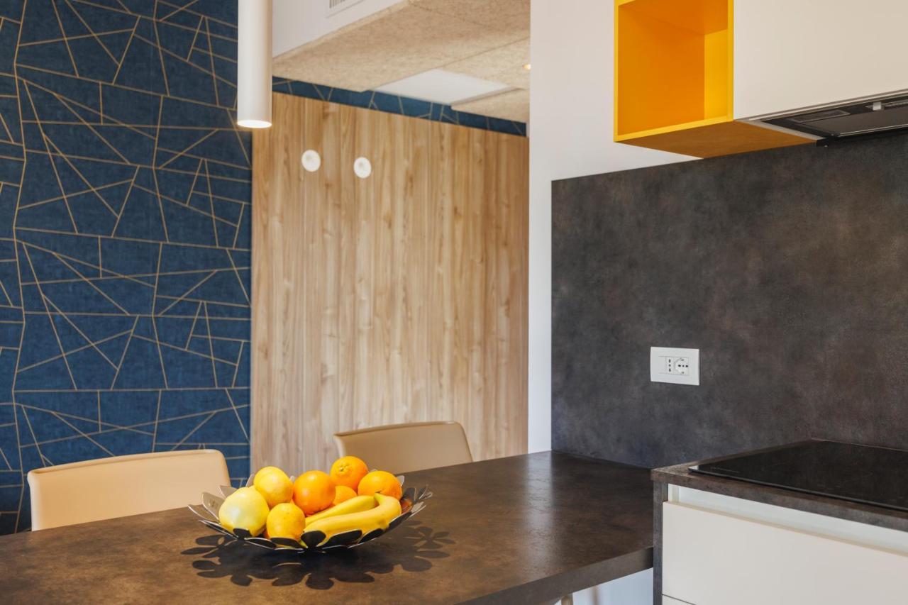 Lake Side Suites Riva del Garda Bagian luar foto
