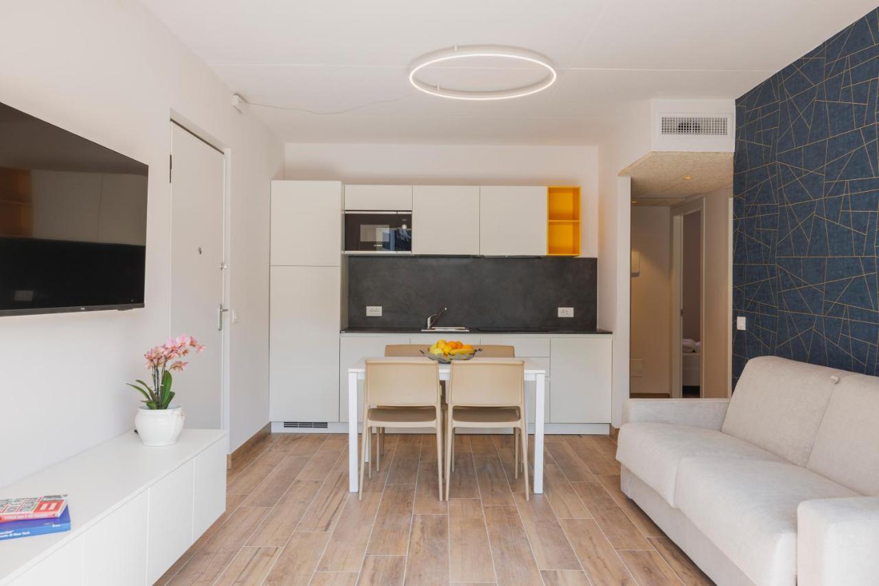 Lake Side Suites Riva del Garda Bagian luar foto
