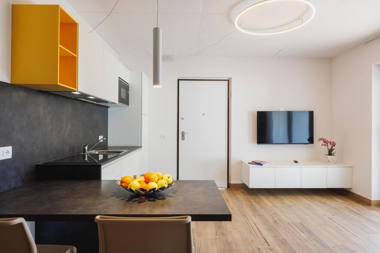 Lake Side Suites Riva del Garda Bagian luar foto
