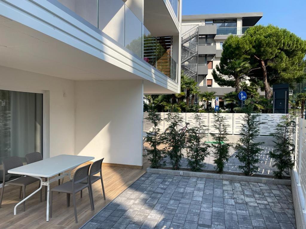 Lake Side Suites Riva del Garda Bagian luar foto