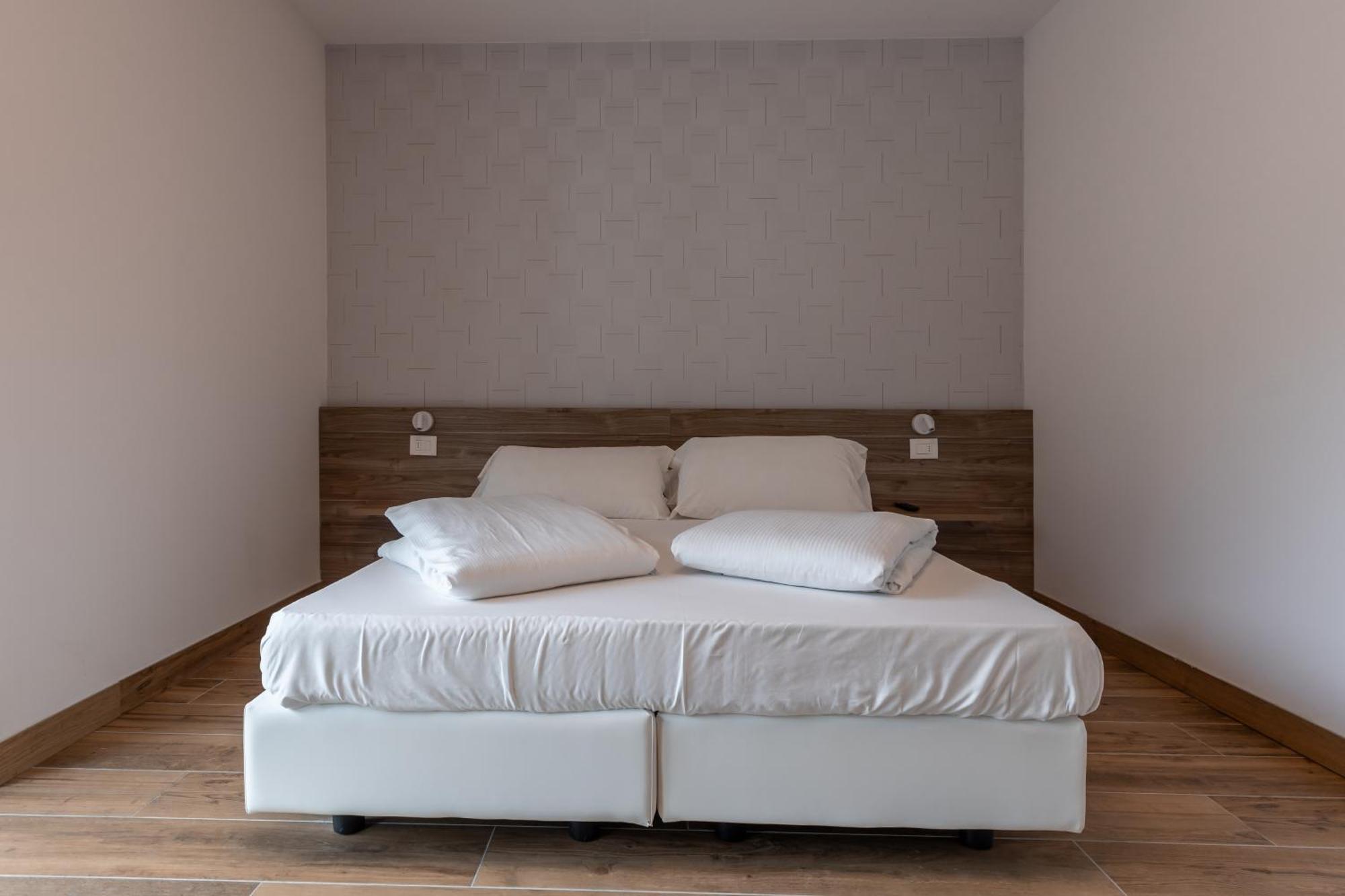 Lake Side Suites Riva del Garda Bagian luar foto